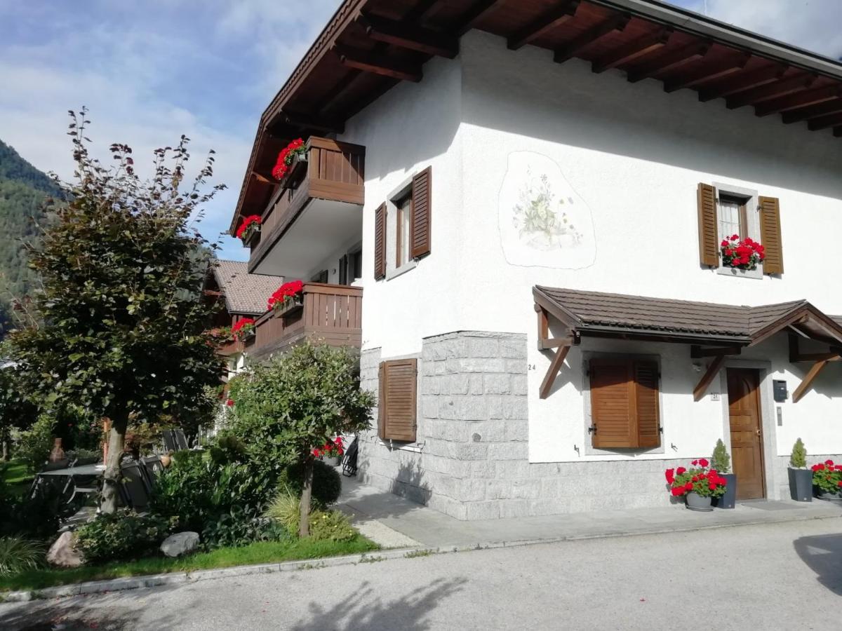 Appartamento Con Giardino Carisolo Dış mekan fotoğraf